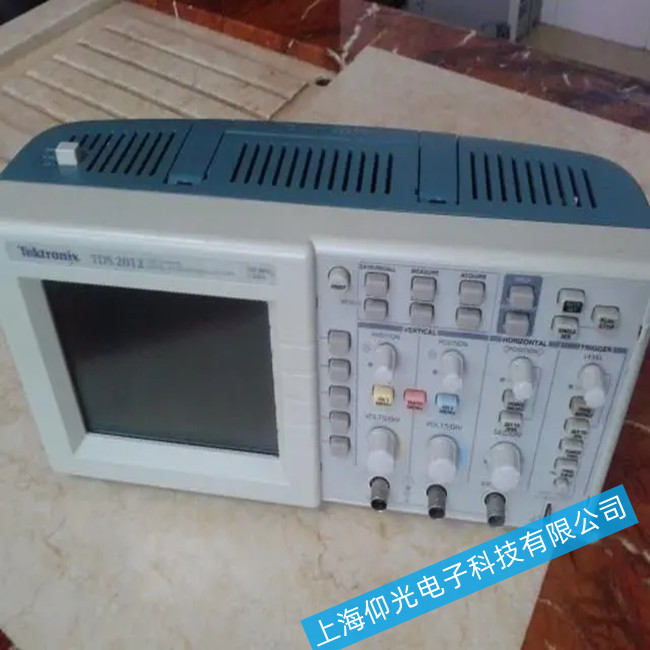 ̩��TBS2102Bʾ�����o���κ͹��c(di��n)���ϾS��˼·